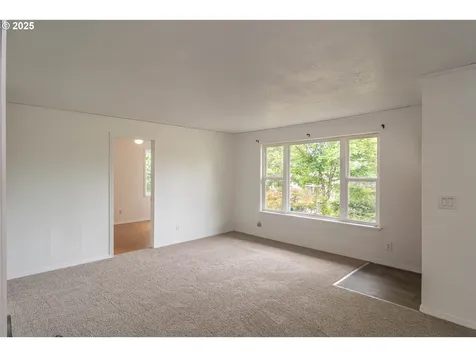 731 NE Casper Street Roseburg OR 97470