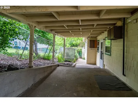 731 NE Casper Street Roseburg OR 97470