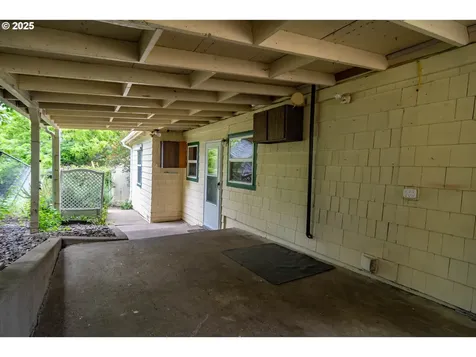 731 NE Casper Street Roseburg OR 97470