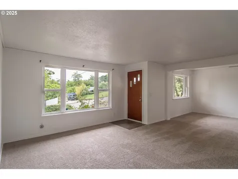 731 NE Casper Street Roseburg OR 97470