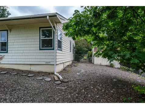 731 NE Casper Street Roseburg OR 97470