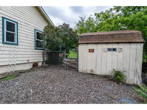 731 NE Casper Street Roseburg OR 97470
