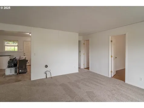 731 NE Casper Street Roseburg OR 97470
