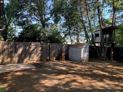 160/162 Victoria Court Roseburg OR 97471