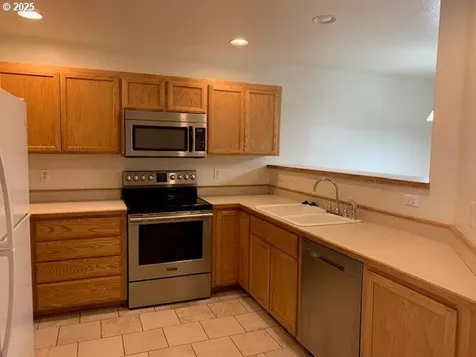 160/162 Victoria Court Roseburg OR 97471