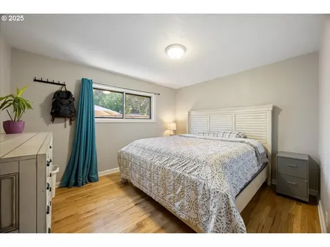 8618 NE Thompson Street Portland OR 97220