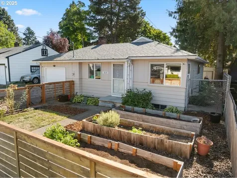 8618 NE Thompson Street Portland OR 97220