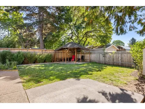 8618 NE Thompson Street Portland OR 97220