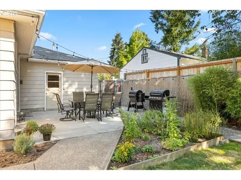 8618 NE Thompson Street Portland OR 97220