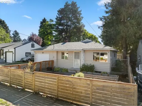 8618 NE Thompson Street Portland OR 97220