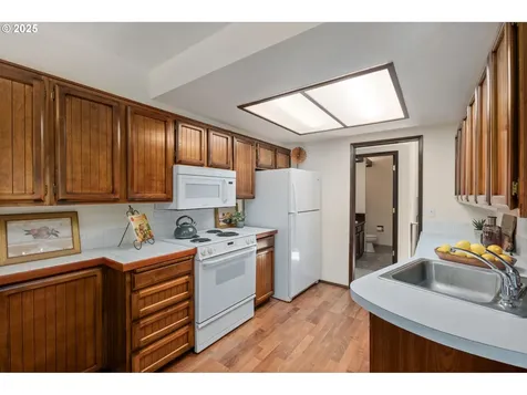 9825 SW Quail Post Road Portland OR 97219