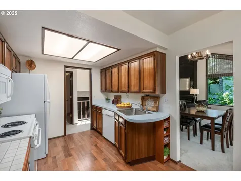 9825 SW Quail Post Road Portland OR 97219