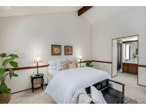9825 SW Quail Post Road Portland OR 97219