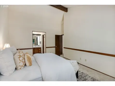 9825 SW Quail Post Road Portland OR 97219
