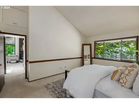 9825 SW Quail Post Road Portland OR 97219