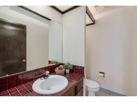 9825 SW Quail Post Road Portland OR 97219