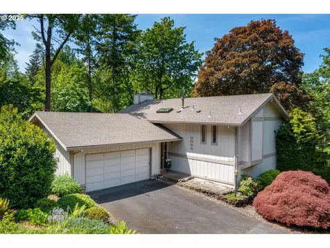 9825 SW Quail Post Road Portland OR 97219