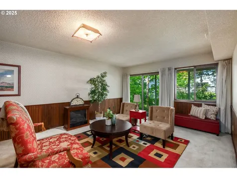9825 SW Quail Post Road Portland OR 97219