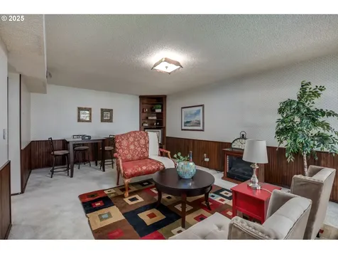 9825 SW Quail Post Road Portland OR 97219