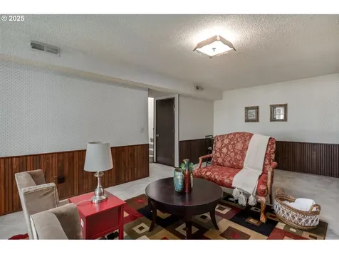 9825 SW Quail Post Road Portland OR 97219