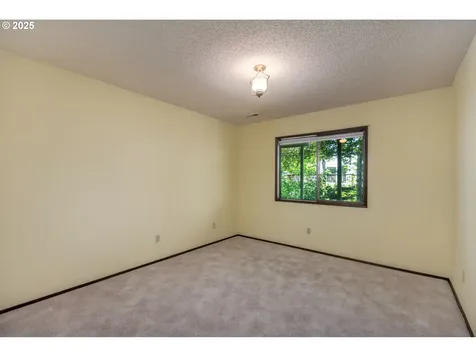 9825 SW Quail Post Road Portland OR 97219