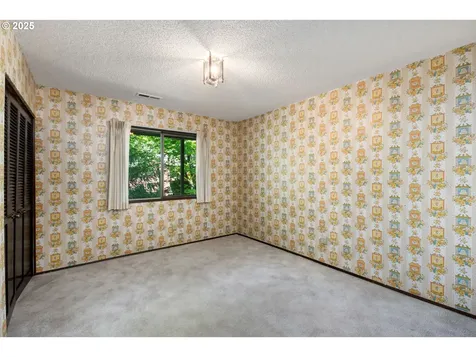 9825 SW Quail Post Road Portland OR 97219