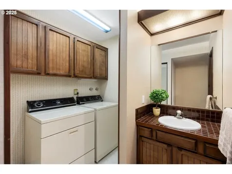 9825 SW Quail Post Road Portland OR 97219