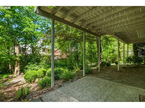 9825 SW Quail Post Road Portland OR 97219