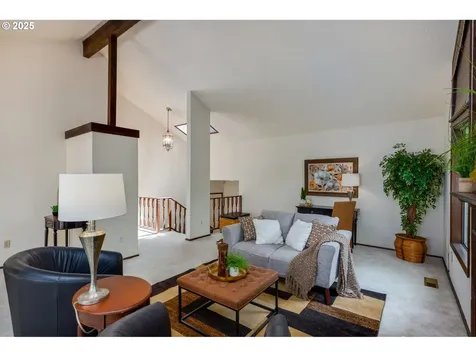9825 SW Quail Post Road Portland OR 97219