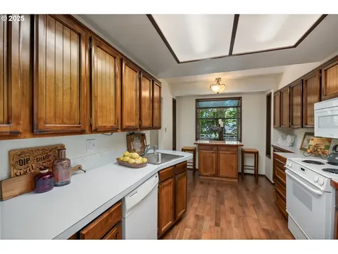 9825 SW Quail Post Road Portland OR 97219