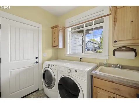 623 SW 5th Street Dundee OR 97115