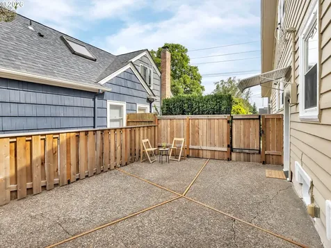 3947 SE Stark Street Portland OR 97035