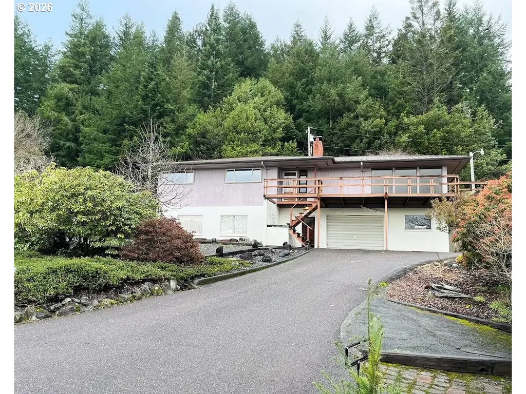 1212 Private Drive Coquille OR 97423