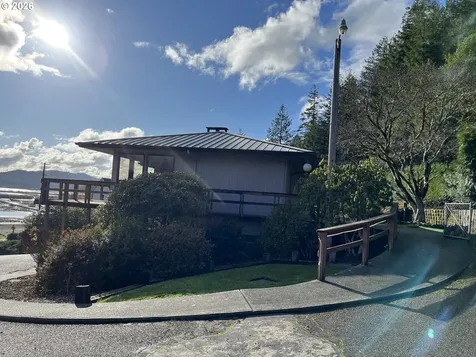 1212 Private Drive Coquille OR 97423
