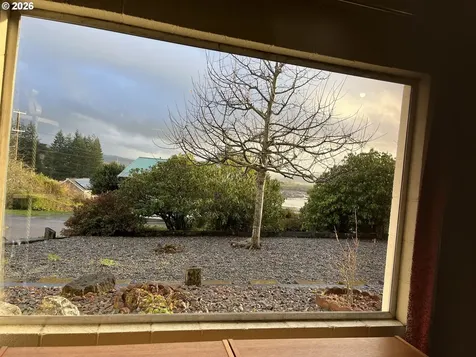 1212 Private Drive Coquille OR 97423