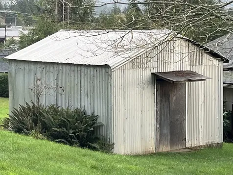 1212 Private Drive Coquille OR 97423