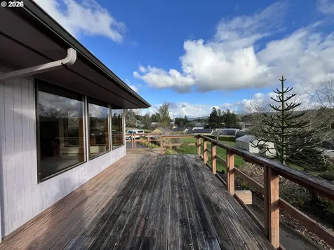 1212 Private Drive Coquille OR 97423