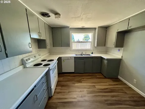 1090 Echo Hollow Road Eugene OR 97402