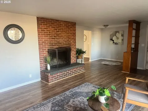 1090 Echo Hollow Road Eugene OR 97402