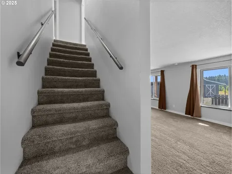 41088 SE Kitzmiller Road Eagle Creek OR 97022