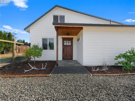 41088 SE Kitzmiller Road Eagle Creek OR 97022
