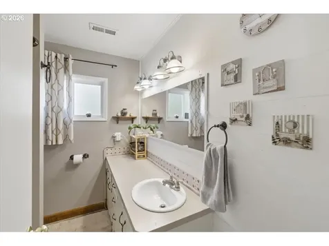 2295 Cedar Street Sweet Home OR 97386