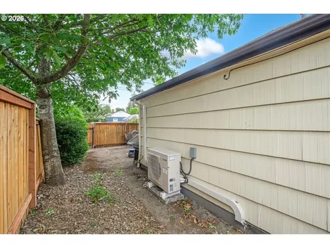 209 SE 90th Avenue Portland OR 97216