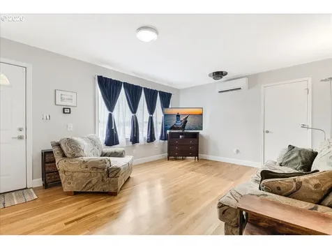 209 SE 90th Avenue Portland OR 97216