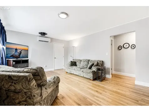 209 SE 90th Avenue Portland OR 97216