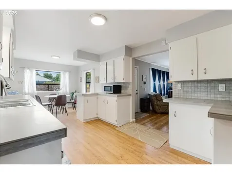 209 SE 90th Avenue Portland OR 97216