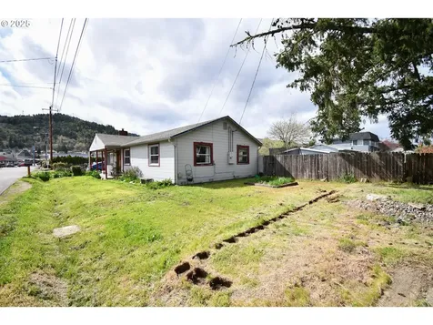 458 W Fair Street Roseburg OR 97471