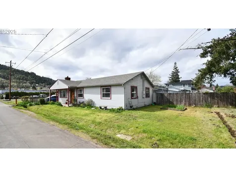 458 W Fair Street Roseburg OR 97471