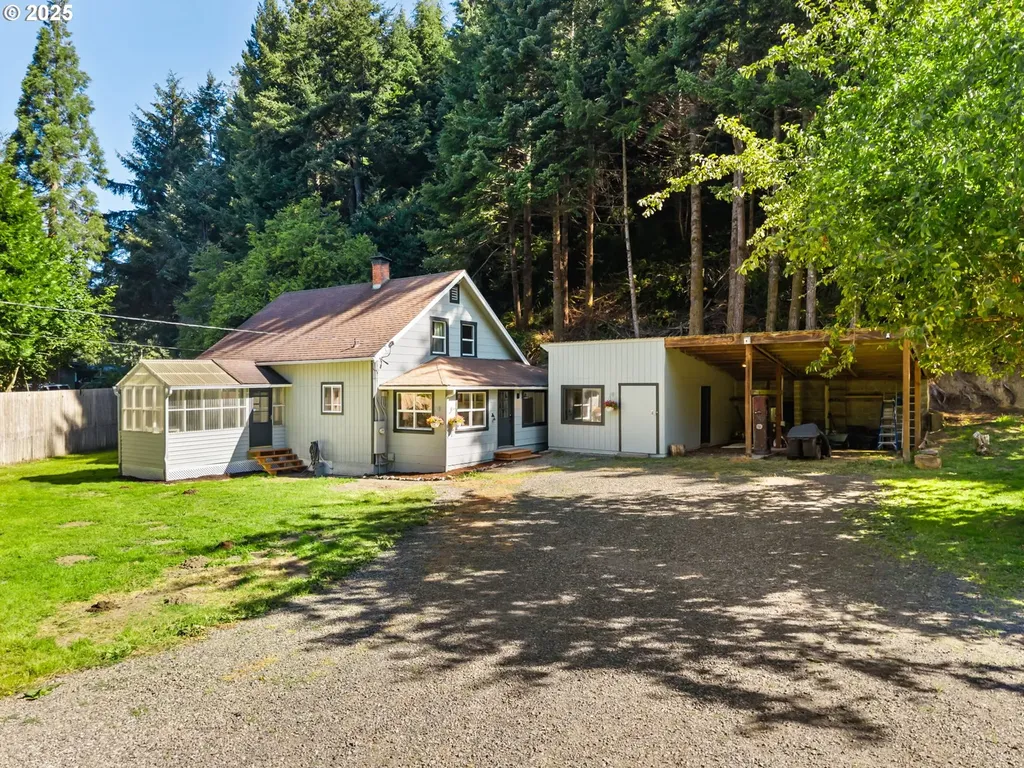 77561 Highway 101 Gardiner OR 97441
