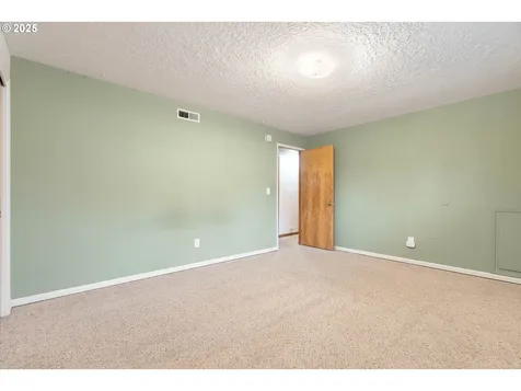 866 SE 136th Avenue Portland OR 97233